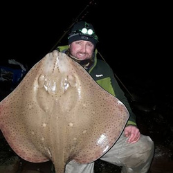 Danny Clegg with a shore caught Blonde Ray - 12 lb. 14 oz. (28.12.2016)