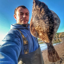 Steve King with a Flounder of 2lb 10oz 12dr