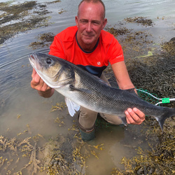 Rob Wheaton with a Bass of 9lb 7oz
