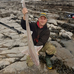 Mark Bryce with a shore caught Starry Smoothound - 10lb 10oz (10th July 2016)