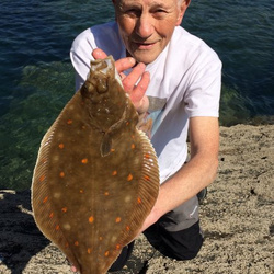 Mike hodge with a shore caught Plaice - 2lb.13oz (21/04/2017)