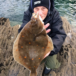 Mike hodge with a shore caught Plaice - 3lb.8oz (24/04/2017)