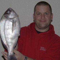 Mark Bryce with a shore caught Black Bream - 2b 7oz (October 2010)