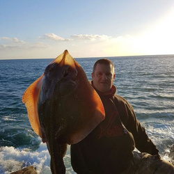 Mark Bryce with a shore caught Blonde Ray - 21lb 2oz (9th August 2016)